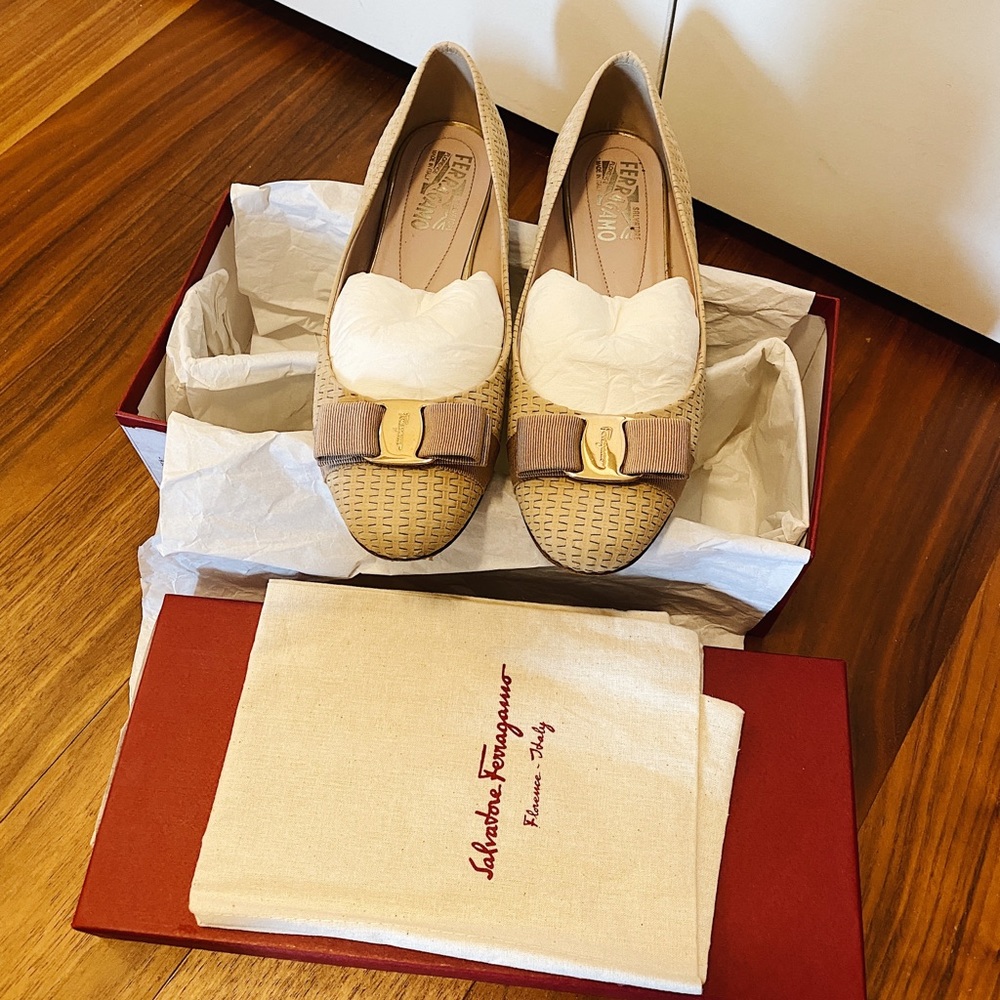 Ferragamo Verina flats limited edition size 7.5